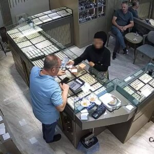 sarraf dolandirilmaktan kurtardi LLGqzvbb