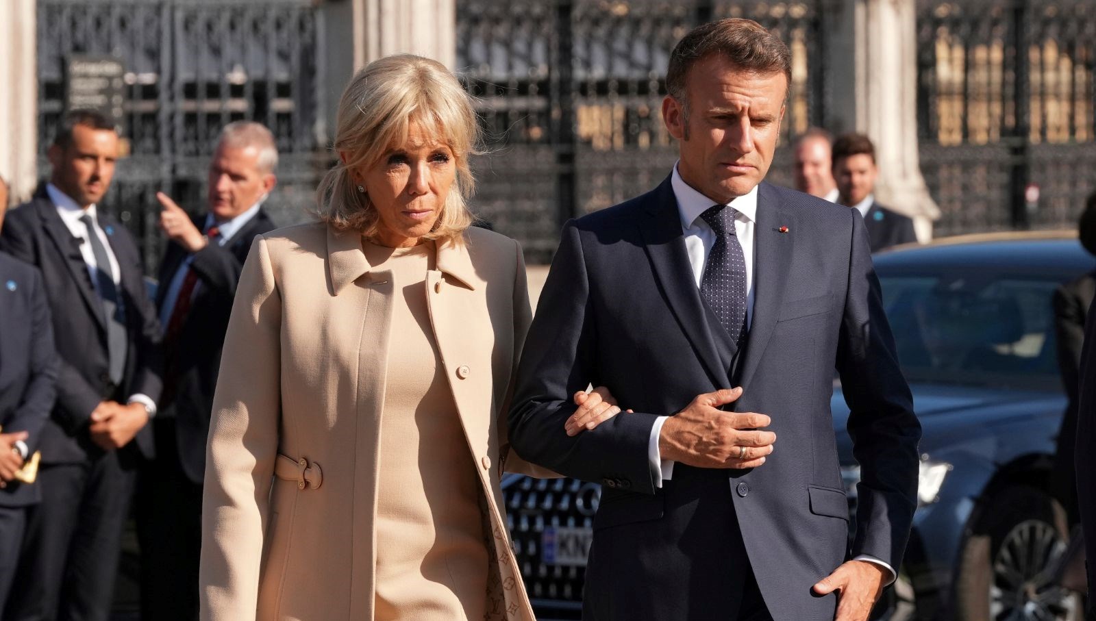 brigitte macron kadin oldugunu kanitlamak icin bilimsel kanit sunacak xVmbwwxZ