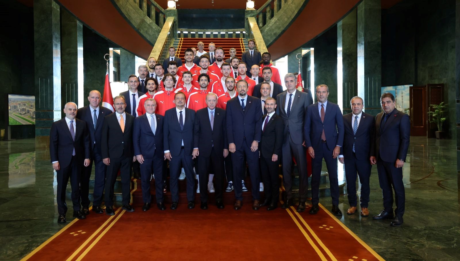 cumhurbaskani erdogan 12 dev adami kabul etti 7w7fBsKr