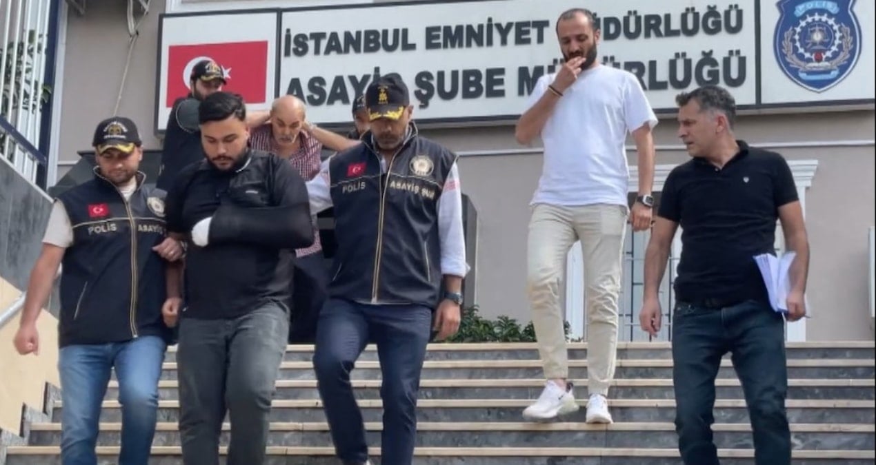 kadina siddeti engellemek isterken defalarca bicaklandi WStCFNyR