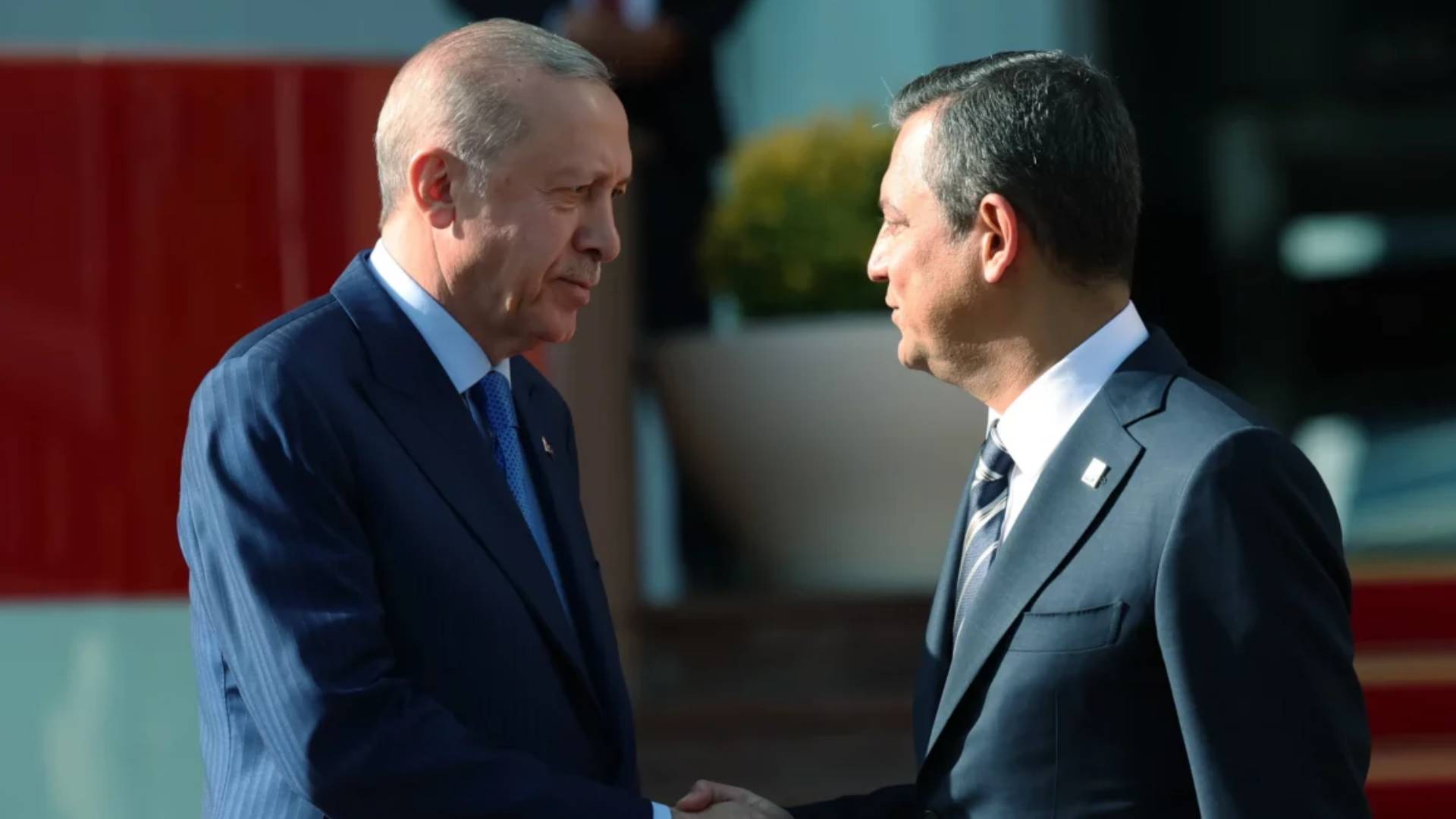 ozgur ozelden erdogana cagri canli yayinda boeing siparis etme trumpa ayari ver seni karsilayip elini sikacagim G1aYjBa2