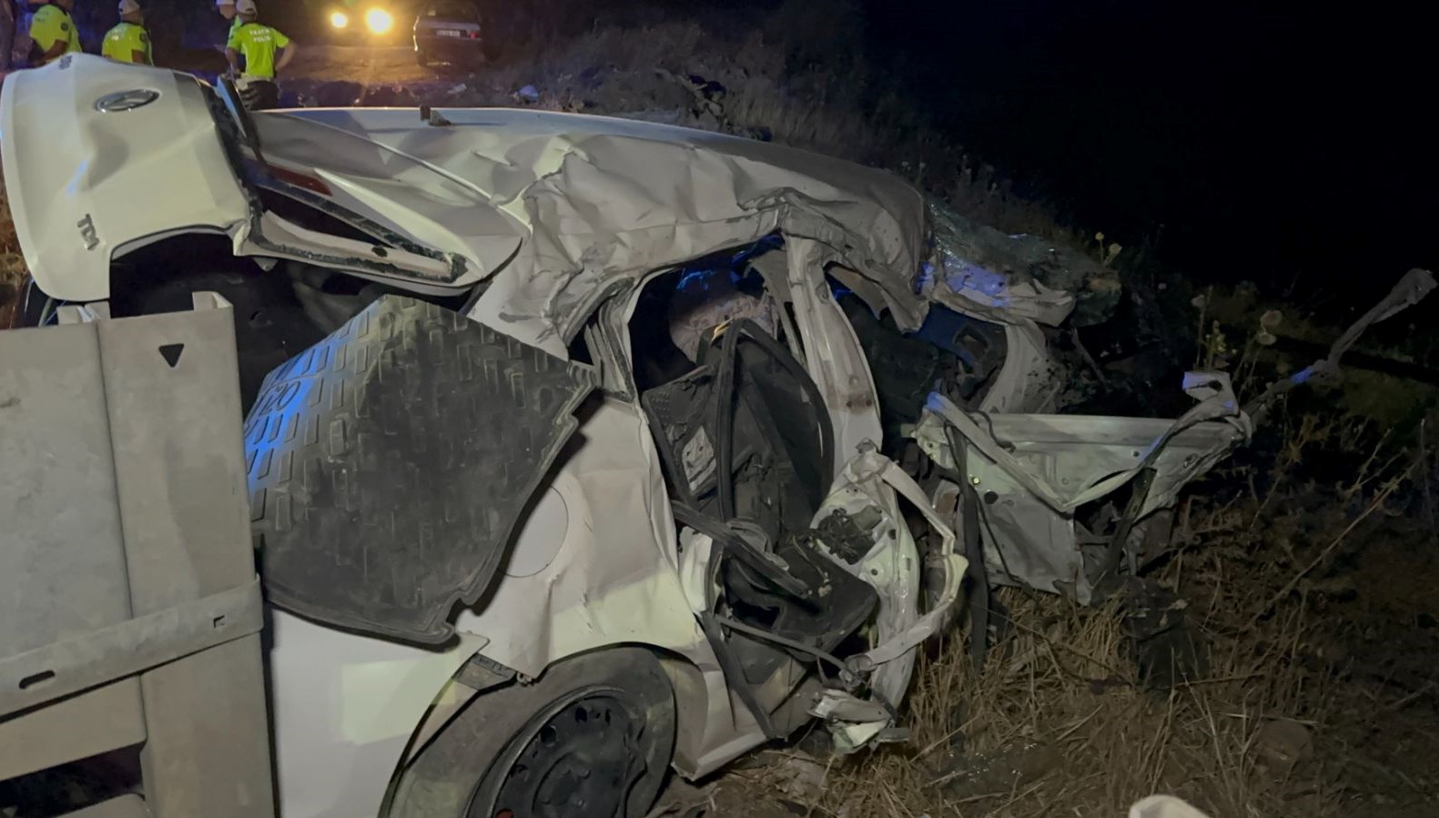 ters seride giren otomobil tankerle carpisti 1 olu 2 yarali T1EtRKm7