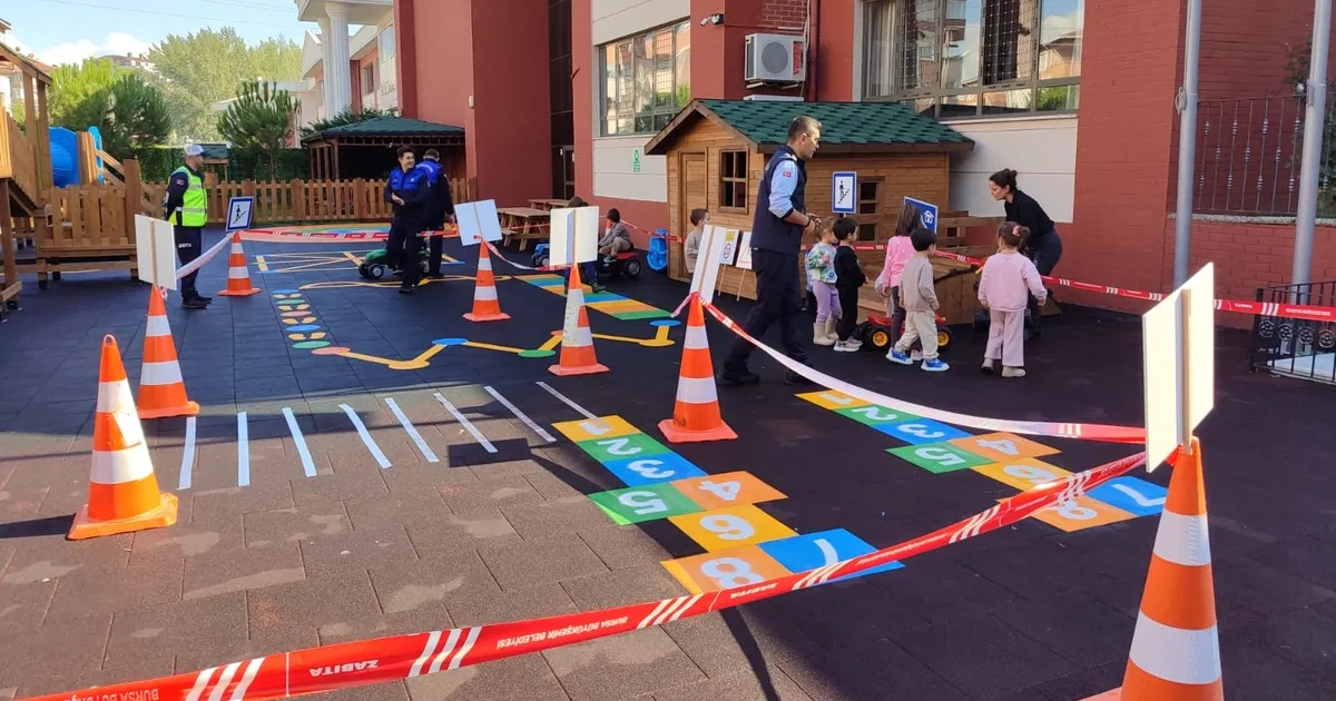 bursa buyuksehirden cocuklara trafik guvenligi egitimi hIt8sqqS.webp