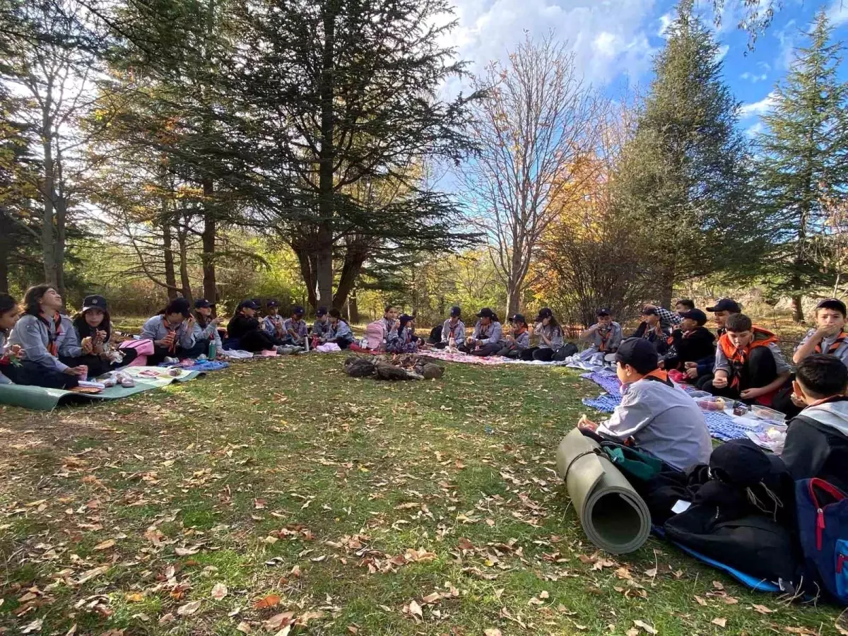 cumhuriyet bayraminda izci yuruyusu cWZMxgy6.jpg