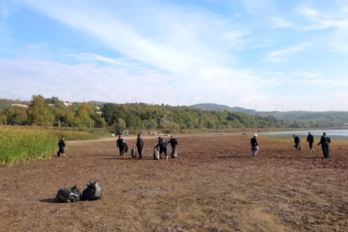 kartepede esme sahilinde temizlik calismasi gerceklestirildi 9cfxRl49.jpg