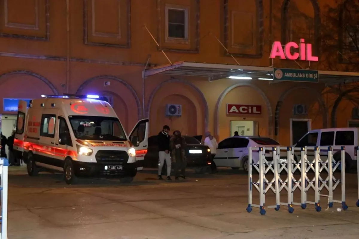 mardinde otomobil kazasi 5 yarali 1FAbsbt7.jpg