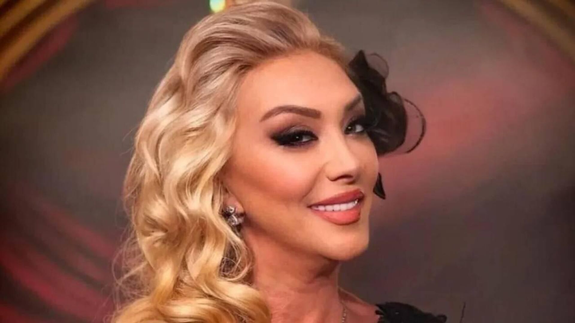 sarkici gullunun oglundan siddet gordugu iddia edildi kadesten yardim istemis kyd2ufZH.jpg