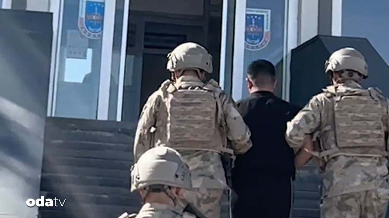 turk bayragina hakaret eden sahis gozaltina alindi YZ9rDSj6.jpg