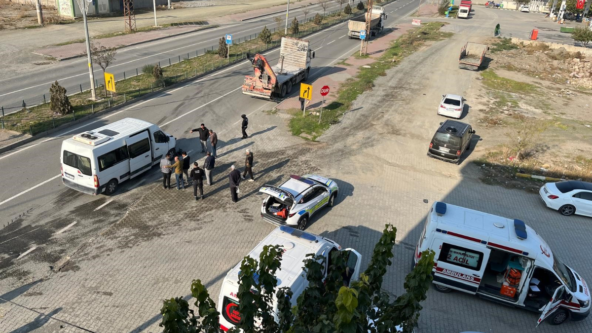 igdirda polis minibusu kaza yapti 7 yarali CQ4qO3cf.jpg
