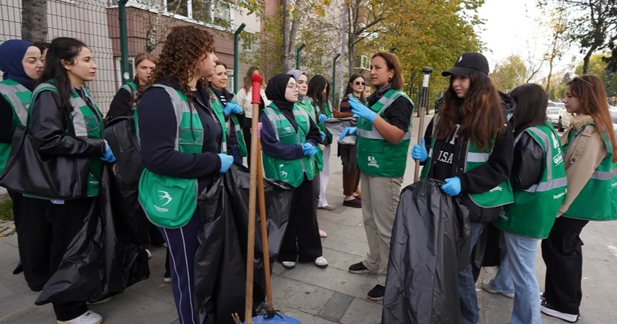 istanbul beylikduzunde genclerden cevre mesaji xdLbmBC2.webp