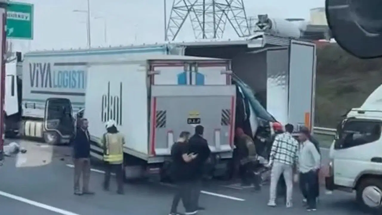 istanbulda korkunc kaza olu ve yaralilar var KuwDIbMM.jpg