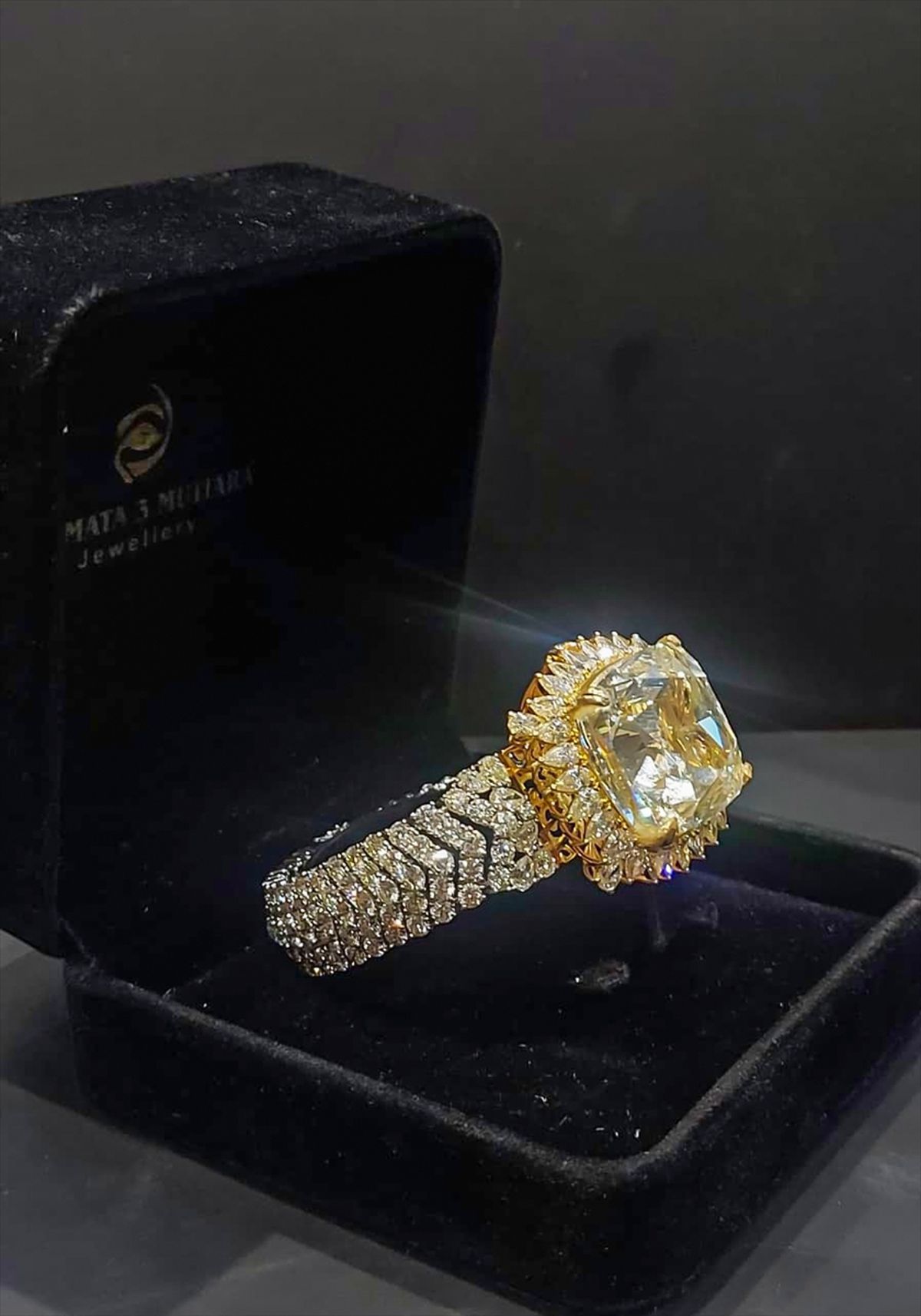 Kapalıçarşı’da Kaçak Pırlanta Satışı Operasyonu