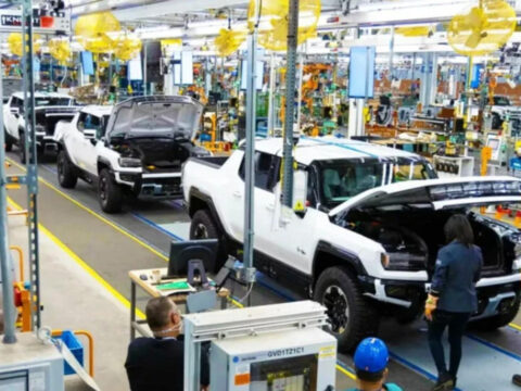 Sendikalar ayakta: 1000 çalışanı işten çıkarıp yerlerine robotlar aldılar